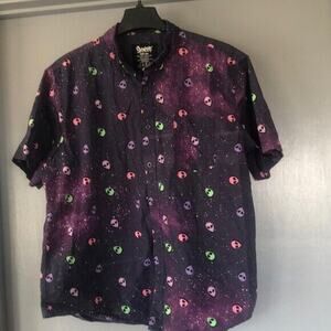Spencer’s Space Aliens Graphic Button Shirt Mens Size XL Purple Short Sleeve